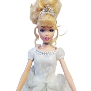 Disney Mattel Holiday Edition Winter Cinderella Barbie Doll 2004 Dressed No Box